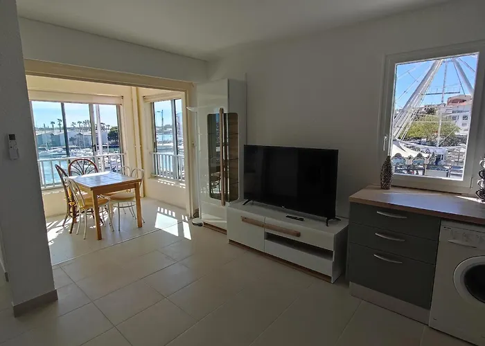 Cap D'agde F3 Belle Vue Port Avec Garage Piscine Climatisation Apartmán Agde
